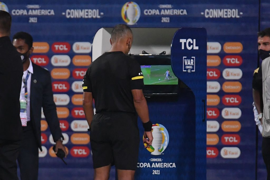 Asesor FIFA por errores del VAR en Copa Libertadores: "Los árbitros están pagando porque no tienen el conocimiento ni la capacitación"