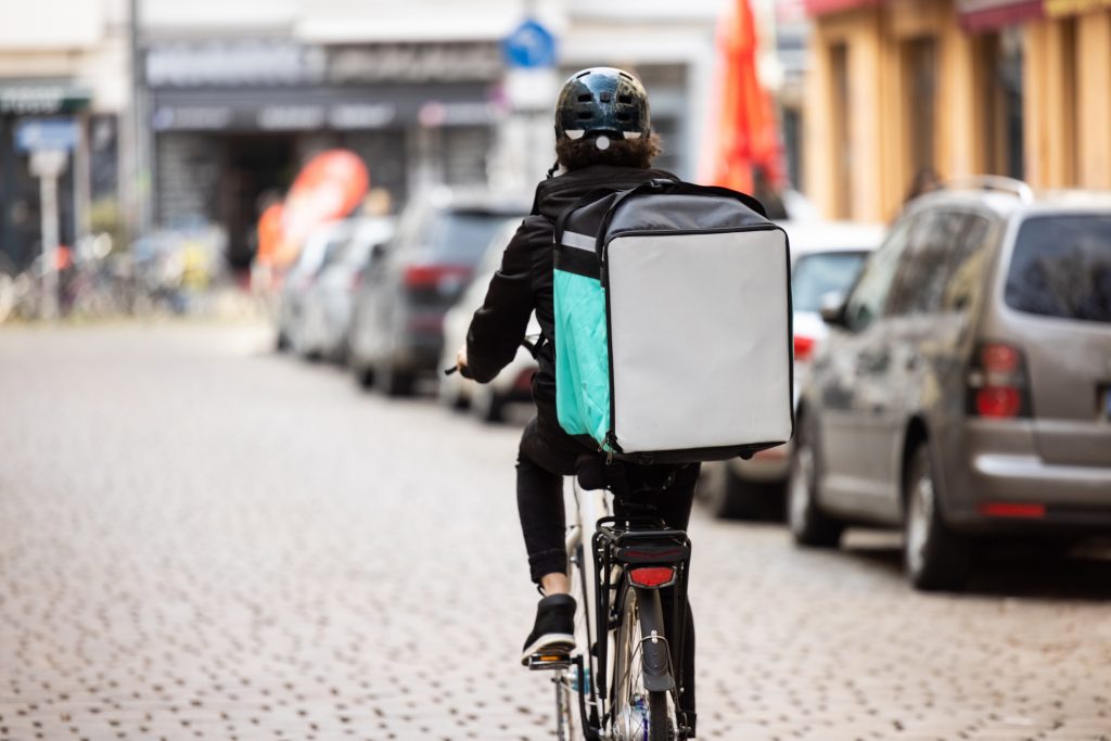 Repartidora de delivery descubrió que se había ganado 191 millones mientras esperaba un pedido