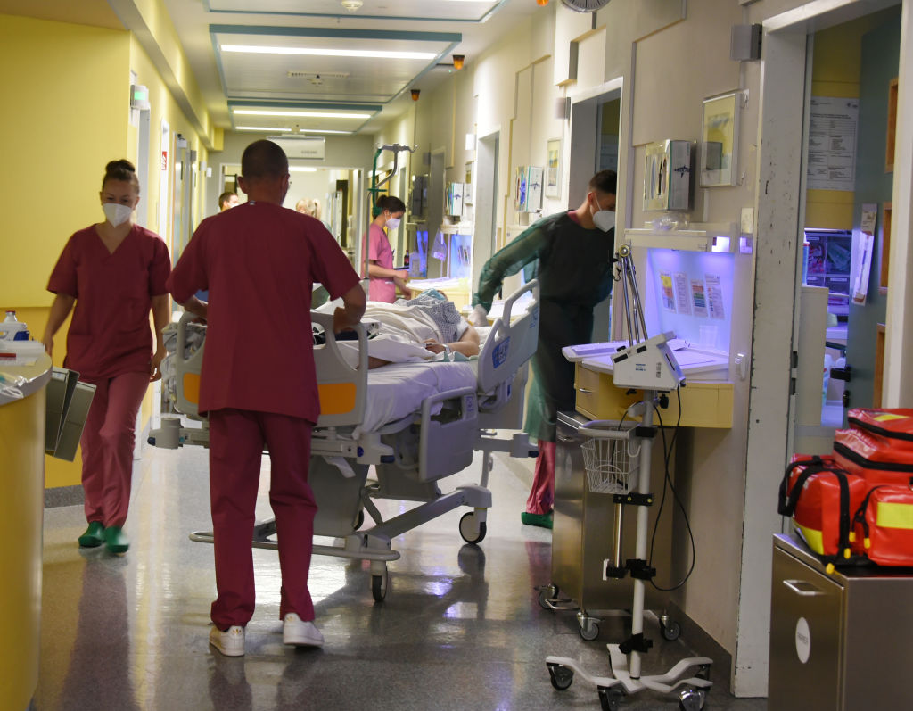 Paciente del Covid-19 es internado en un hospital de la ciudad de Halle