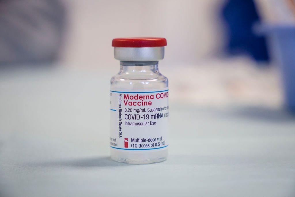 Agencia europea autorizó vacuna de Moderna contra el Covid-19 en adolescentes