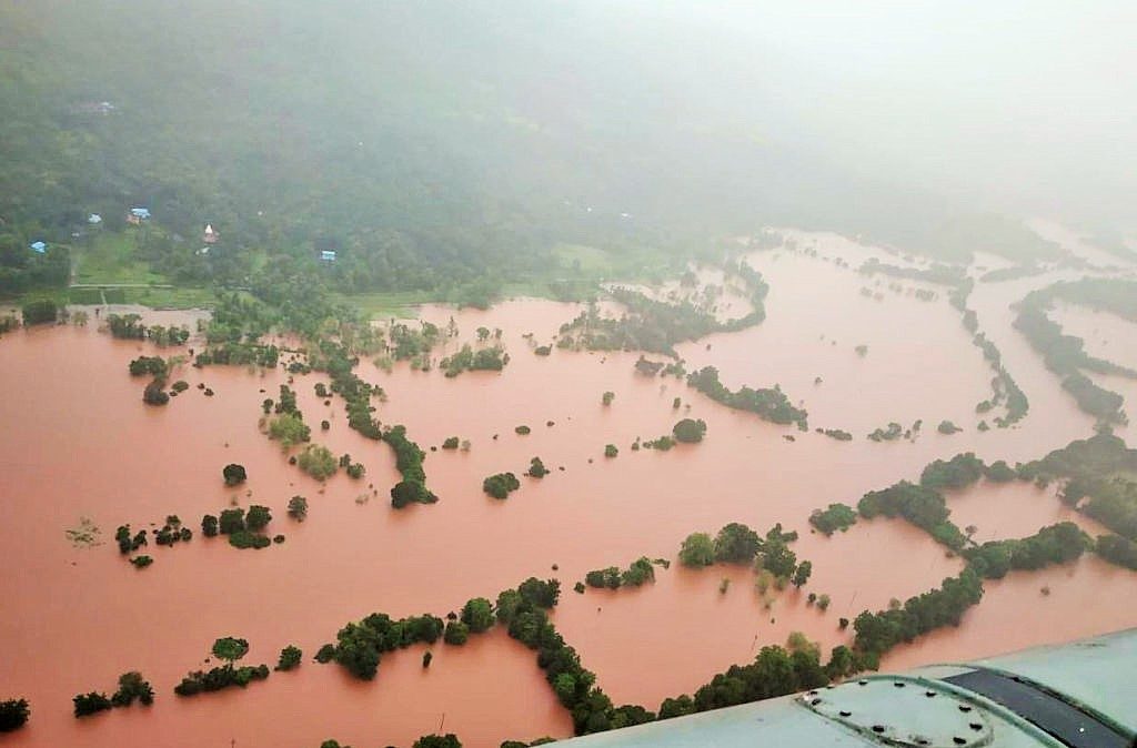 Al menos 76 personas muertas y 59 desaparecidas por fuertes lluvias en India