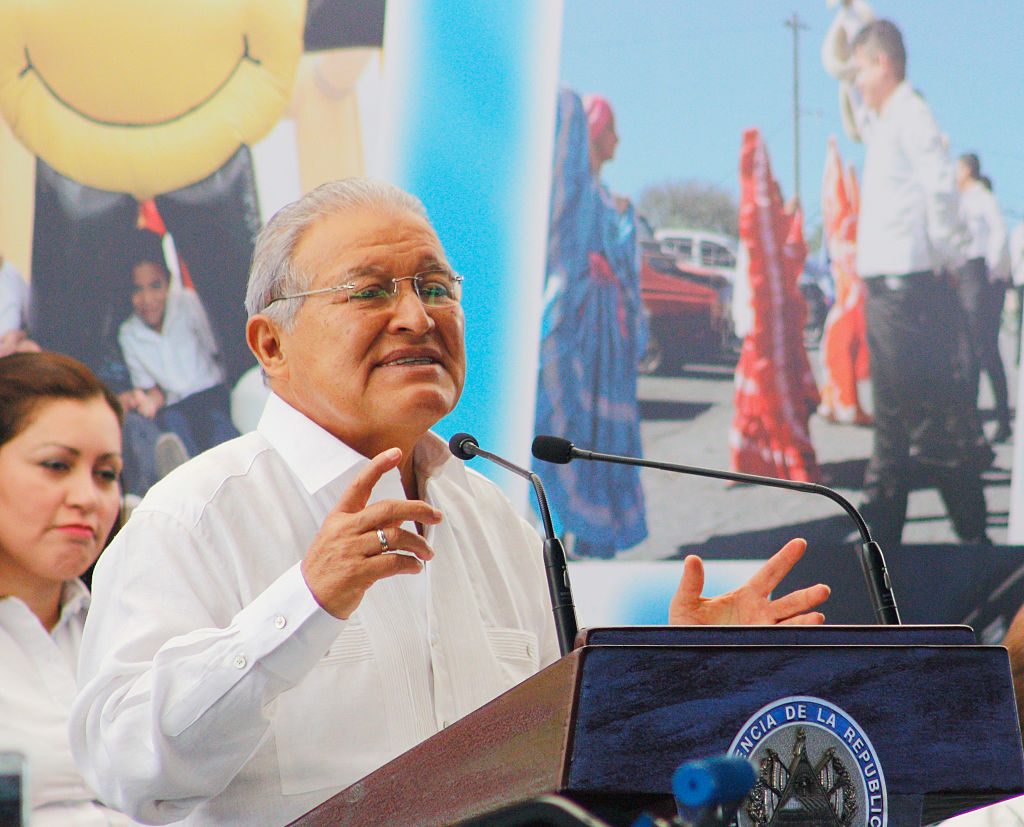 Fiscalía ordenó el arresto del expresidente salvadoreño Sánchez Cerén