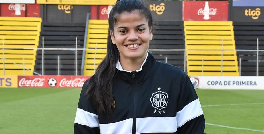 Jugadora de Olimpia en Paraguay fue elegida figura de un partido y le regalaron un juego de ollas