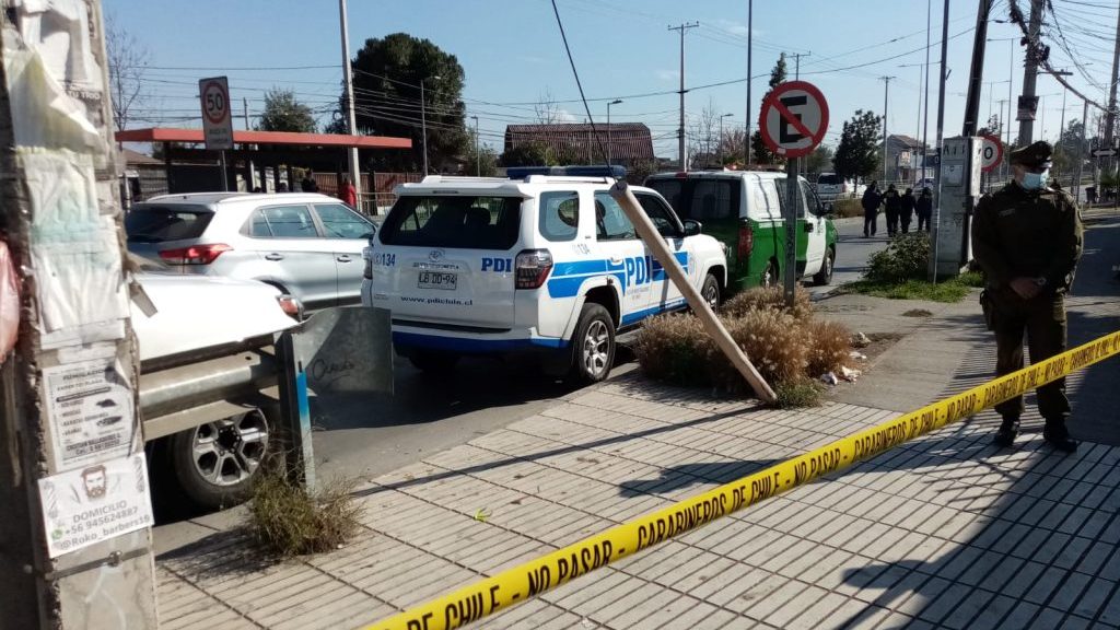 Hombre fue encontrado muerto al interior de un automóvil en Estación Central