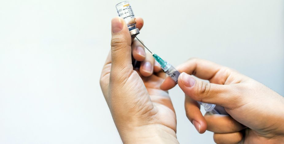 Eficacia de vacunas: Sinovac baja en protección, pero todas sirven para evitar hospitalizaciones y muerte por covid