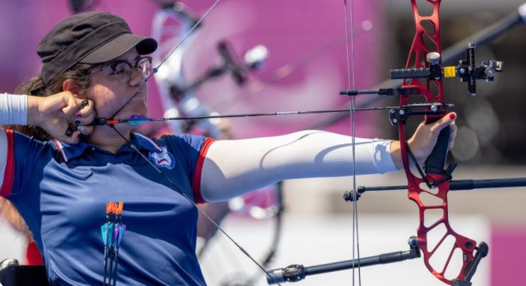 Mariana Zúñiga obtuvo medalla de plata en el tiro con arco y es la atleta chilena más joven en ser podio paralímpico