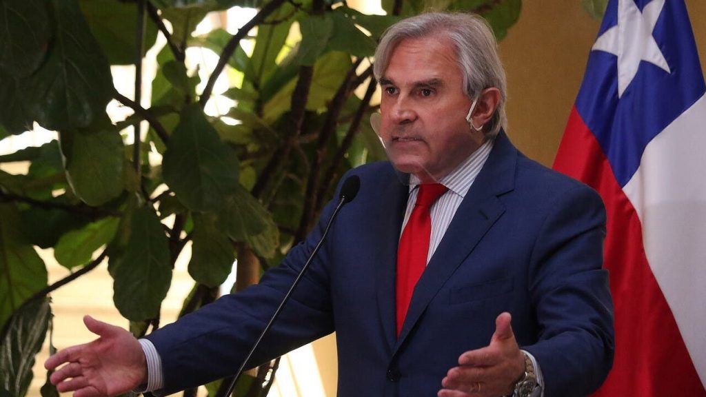 "Hoy me tiraron mier...en la cara, mañana podría ser ácido": Senador Iván Moreira reflexionó tras ser atacado con orina y fecas