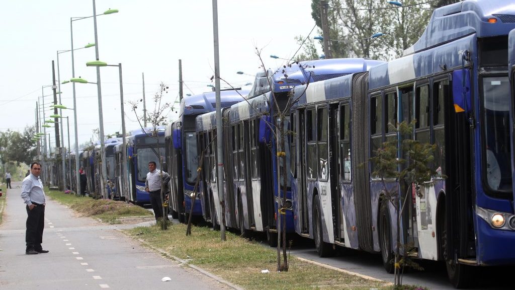 Huelga en Subus: un centenar de conductores protestaron en terminal de San Bernardo