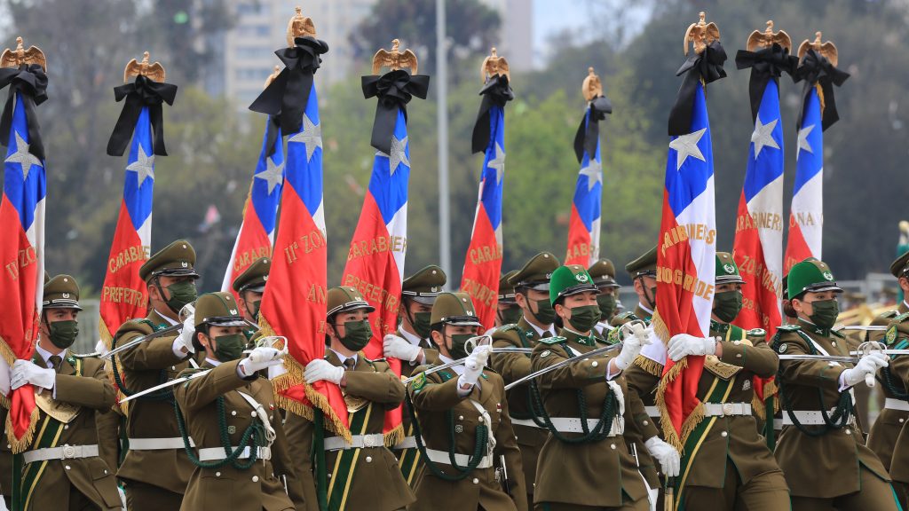 GALERÍA | Con mascarillas y homenajes: las postales que dejó la Parada Militar 2021 en el Parque O'Higgins