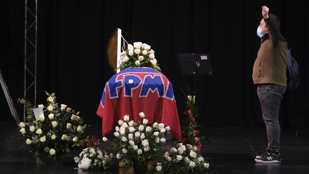 Cientos de personas despiden al cantautor nacional Patricio Manns