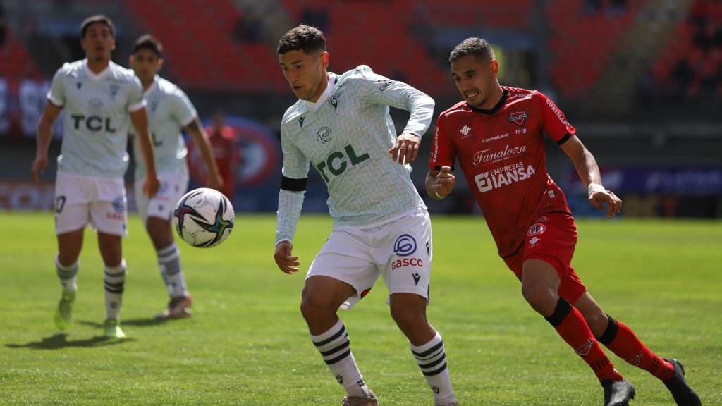 Santiago Wanderers dio vuelta el marcador en cinco minutos ante Ñublense y sigue ilusionado con salvarse del descenso