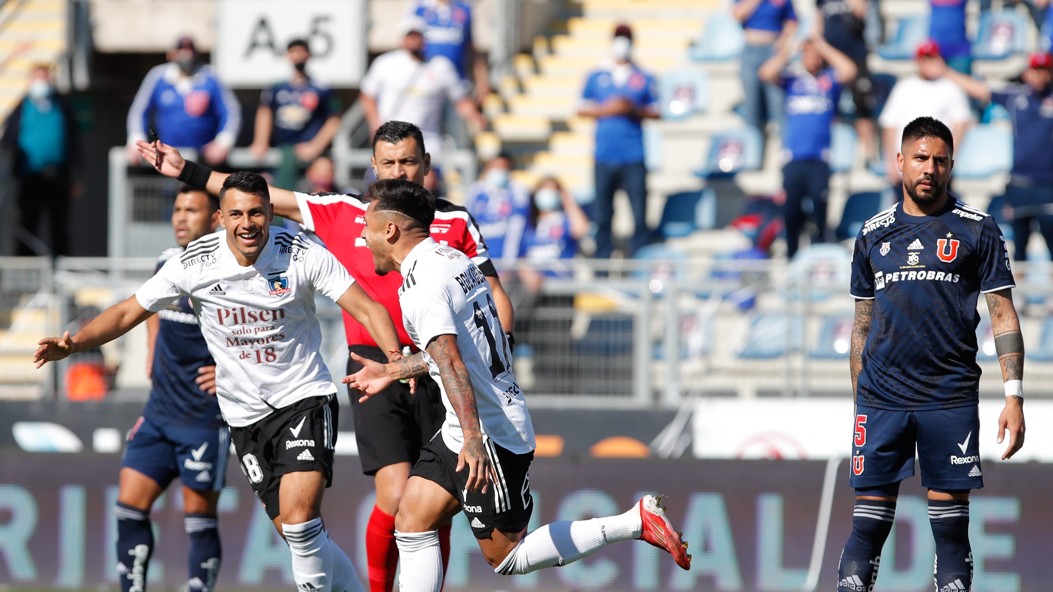 El Mejor Jugador De Colo Colo Ramon Arias Es Blanco De Criticas En Redes Sociales Por Su Autogol En El Superclasico