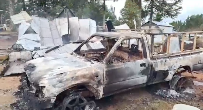 Individuos atacaron a familia e incendiaron su casa: matrimonio resultó con quemaduras graves