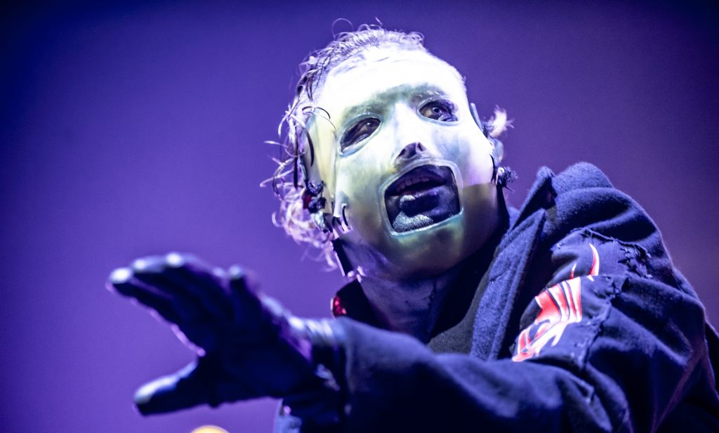 Corey Taylor estrenó espeluznante máscara en regreso de Slipknot