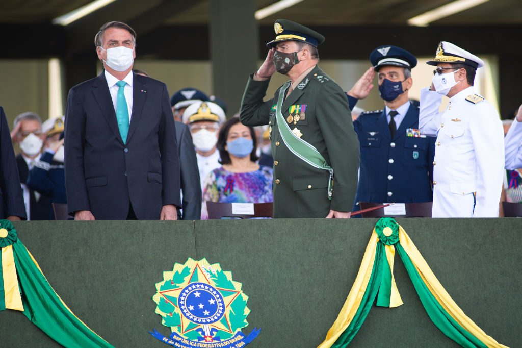 El 56% de los brasileños apoya un juicio político para destituir al mandatario Jair Bolsonaro
