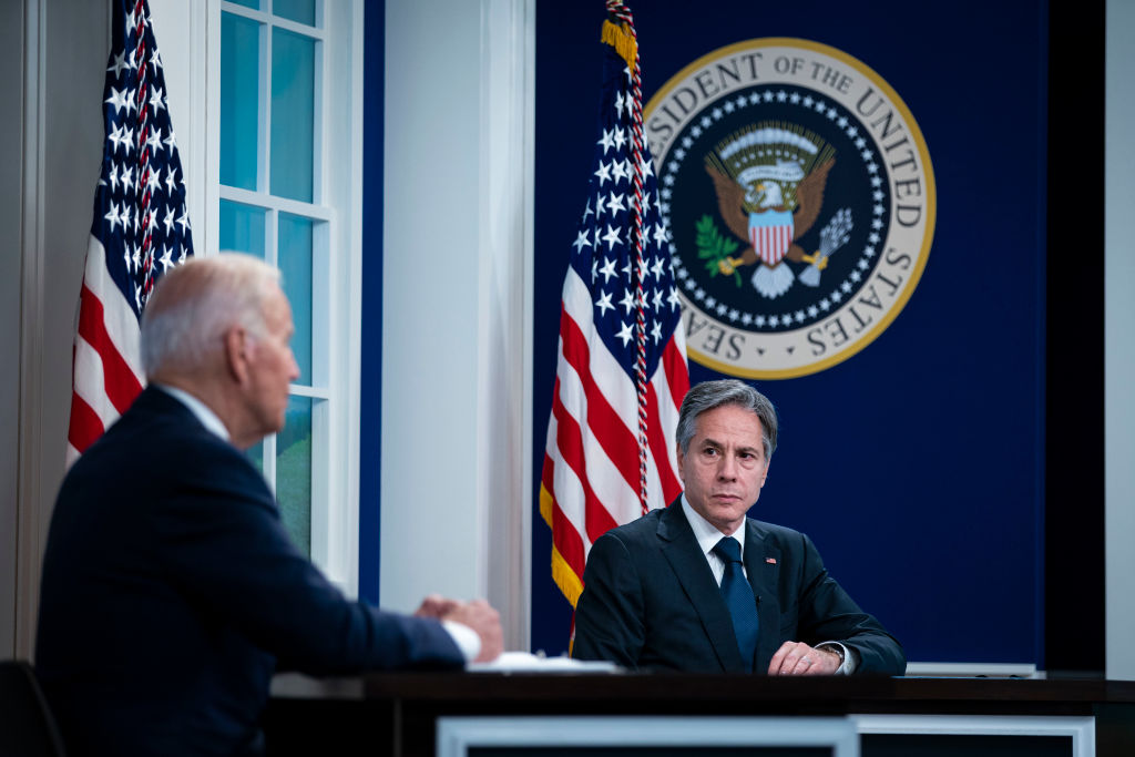 Joe Biden junto a Antony Blinken en una reunión en la Casa Blanca
