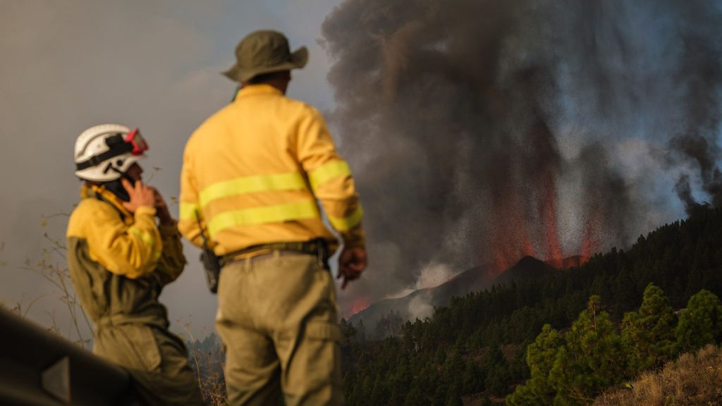 Erupción de volcán en La Palma en Canarias obligó la evacuación de cinco mil personas