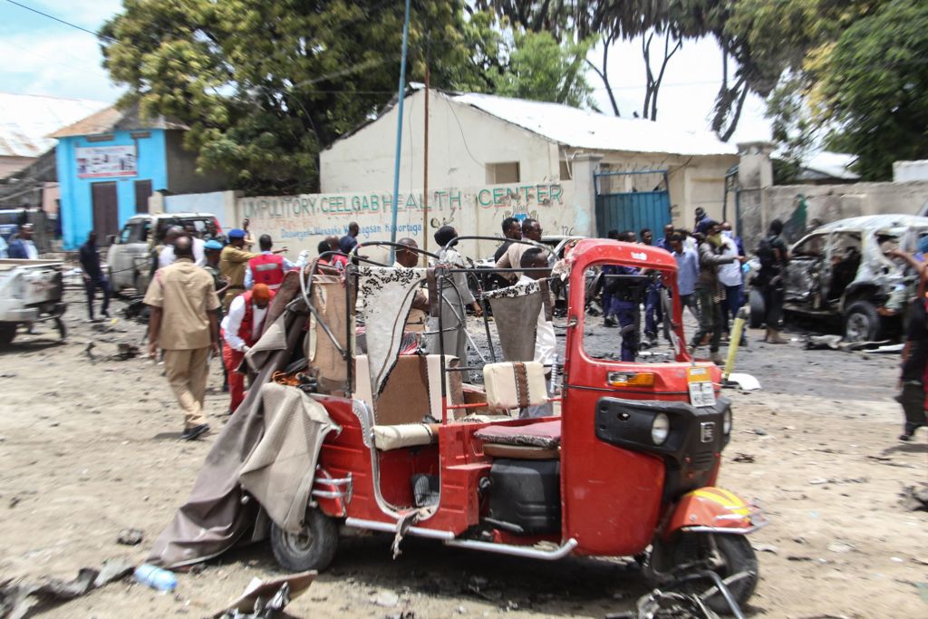 La onda expansiva del carro bomba afectó una zona en Mogadishu