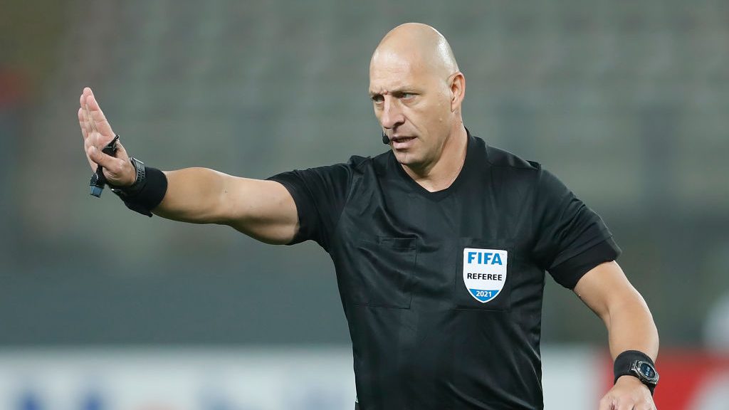Conmebol designó los árbitros que estarán en los duelos de Chile en octubre