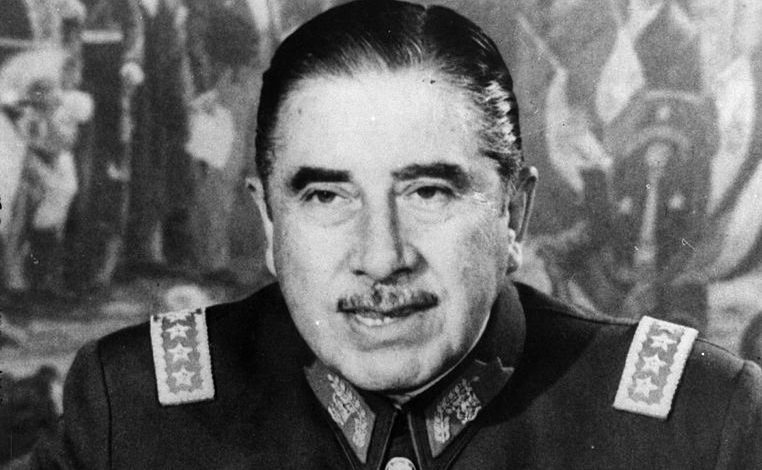 Augusto Pinochet ya no es “hijo ilustre” de la comuna de Castro