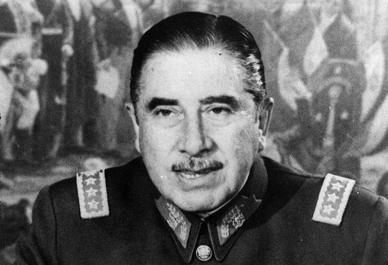 Augusto Pinochet ya no es "hijo ilustre" de la comuna de Castro