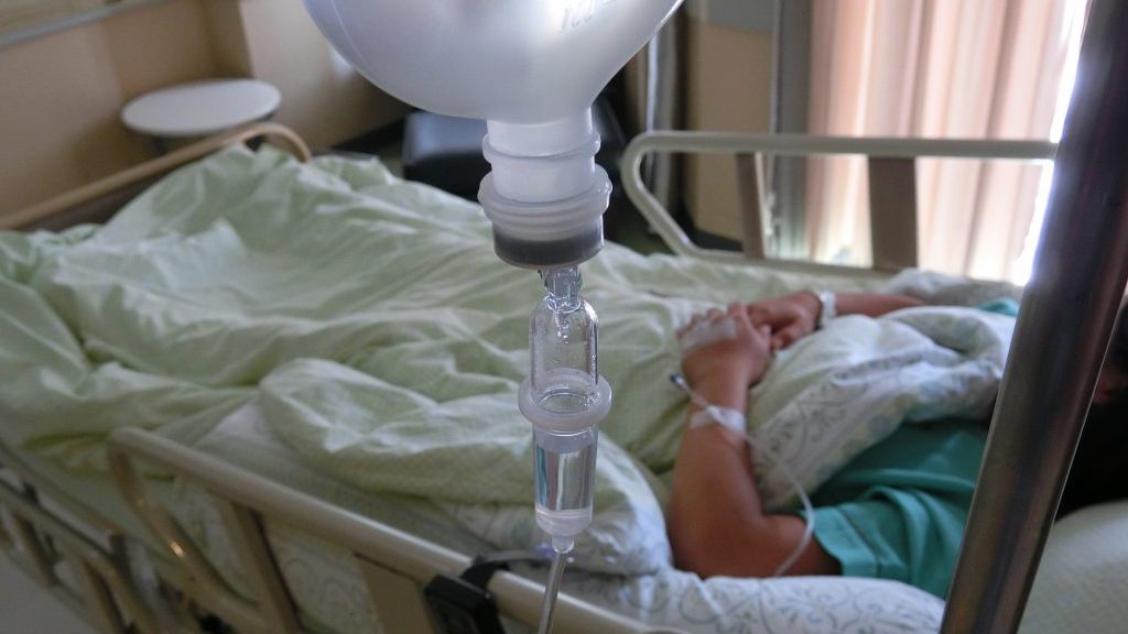 A pesar de fallo judicial: Familia acusó a isapre de no costear tratamiento de niño con parálisis