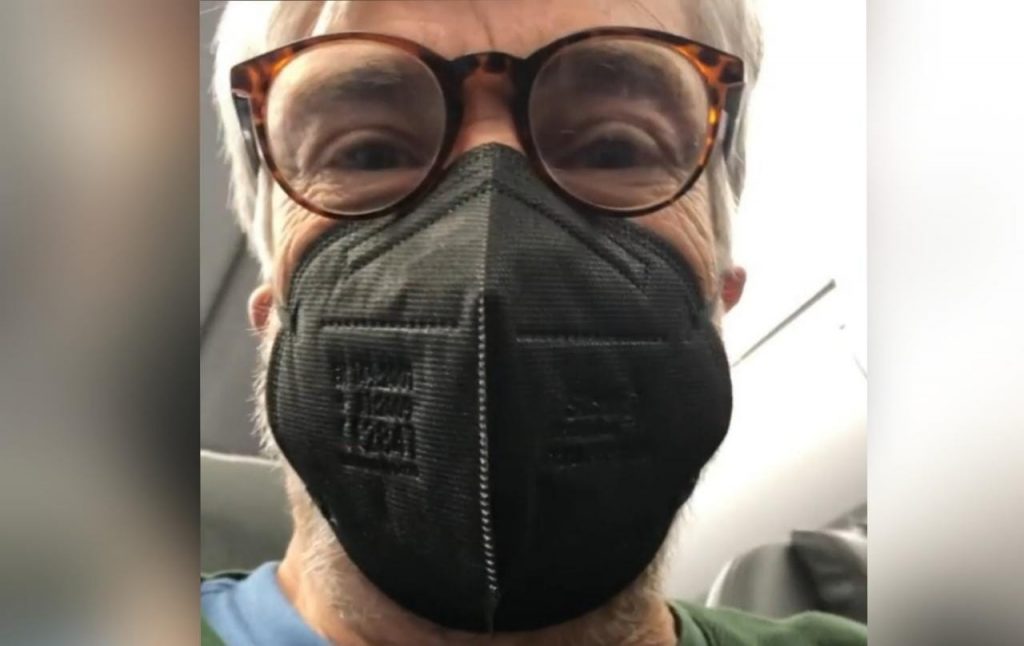 Francisco Reyes denuncia con videos falta de sanitización en avión