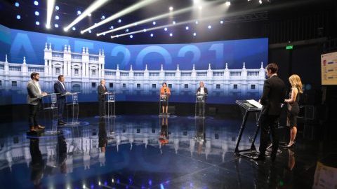 Fuego cruzado y frases desafortunadas: así fue el primer debate presidencial televisivo de cara a noviembre