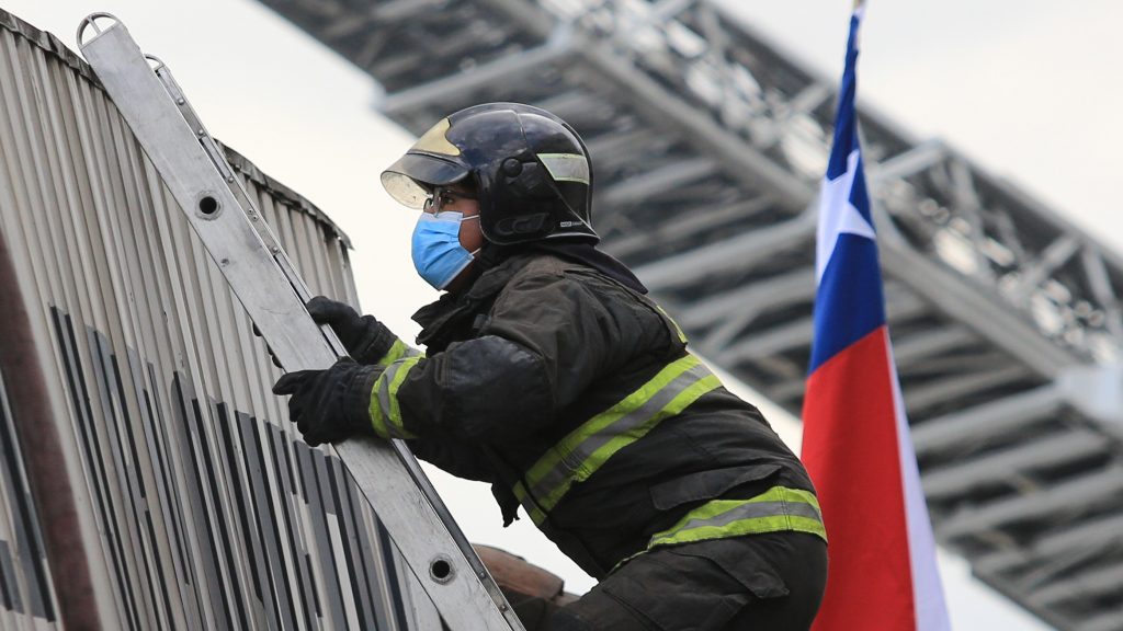 Compañía de bomberos de Ñuñoa suspendió a involucrados en violento rito de iniciación
