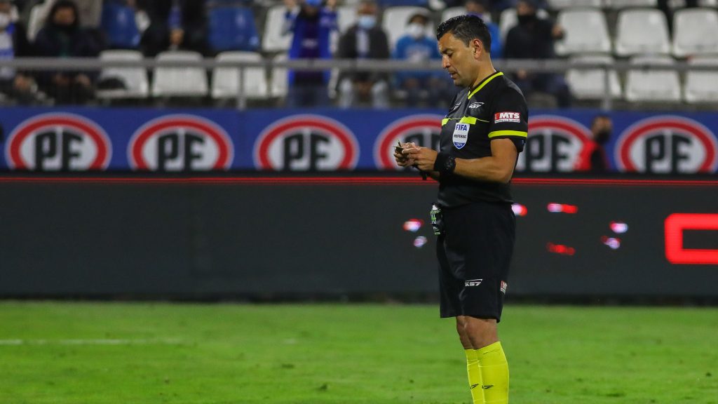 Juan Tagle y el arbitraje de Roberto Tobar: "Nos han afectado deportivamente para el duelo del domingo"