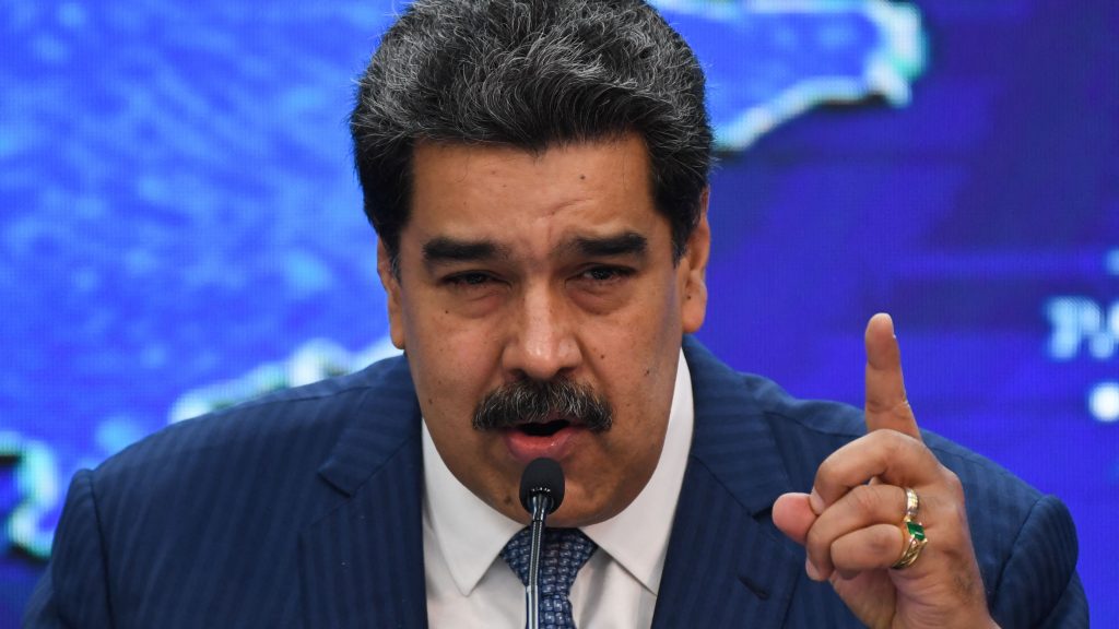Covid-19: Maduro llamó "imbécil y neonazi" a Bolsonaro por vincular la vacuna con el VIH
