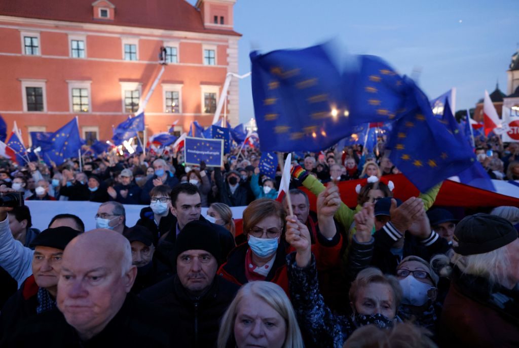 Unión Europea multó con un millón de euros diarios a Polonia por vulnerar independencia judicial