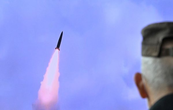 Corea del norte lanza misil: Japón pide a sus ciudadanos refugiarse “dentro de edificios o bajo tierra”