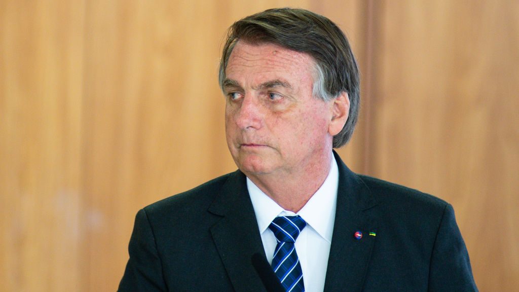Jair Bolsonaro tildó de "payasada" el informe que busca procesar al mandatario por crímenes contra la humanidad durante la pandemia