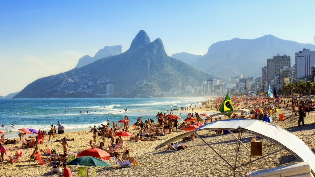 Brasil: Río de Janeiro dejó de exigir el uso de mascarillas al aire libre