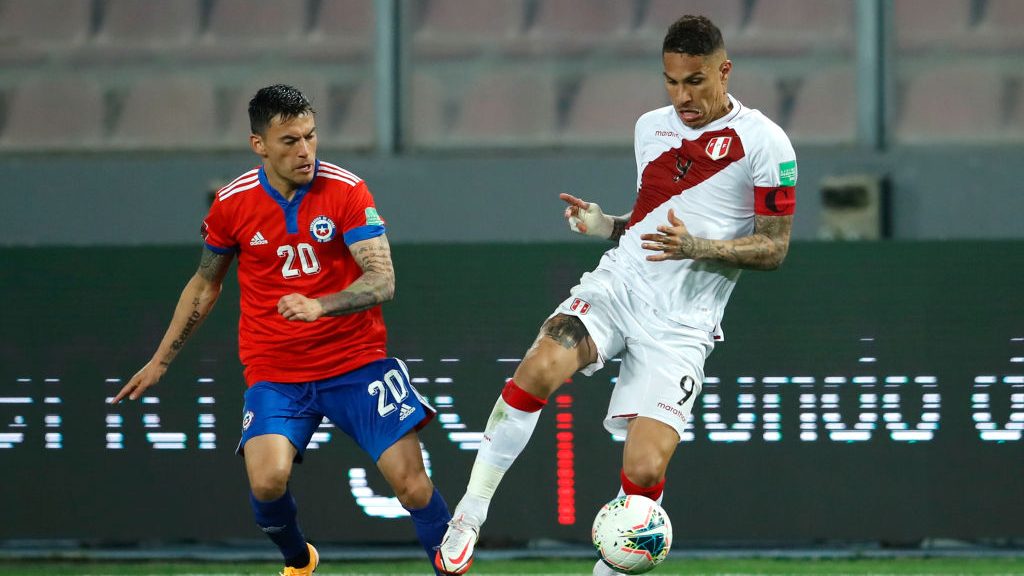 Charles Aránguiz tendría un desgarro que le impedirá jugar por Chile en noviembre