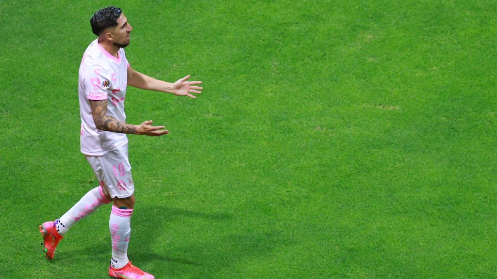 Diego Valdés pidió disculpas por su expulsión ante el América en México