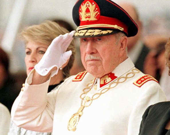 Augusto Pinochet ya no es el “hijo predilecto” de Arica: Concejo derogó decreto que regía desde 1974