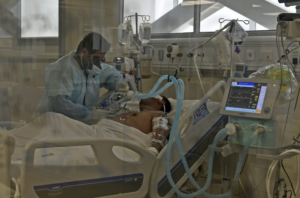 Especialista advirtió sobre el covid-19: "Hoy a las UCI están ingresando más pacientes que los que salen"