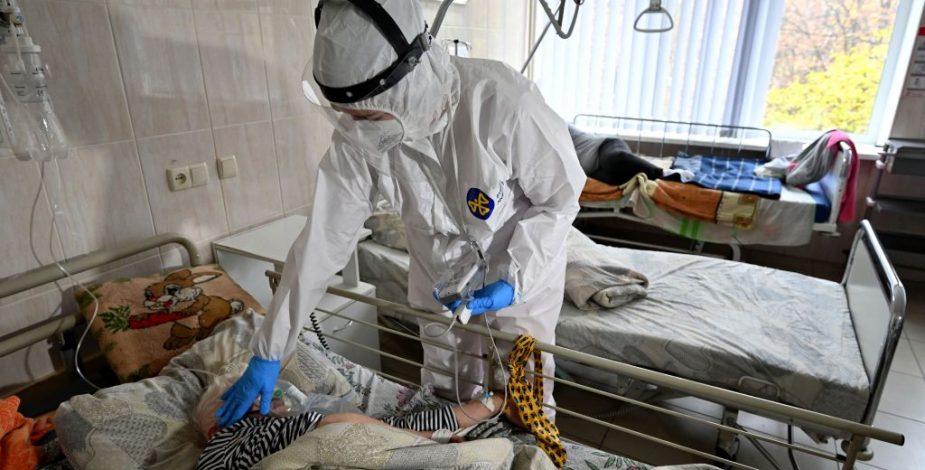 Organización Mundial de la Salud alertó que la nueva variante ómicron es de “preocupación”