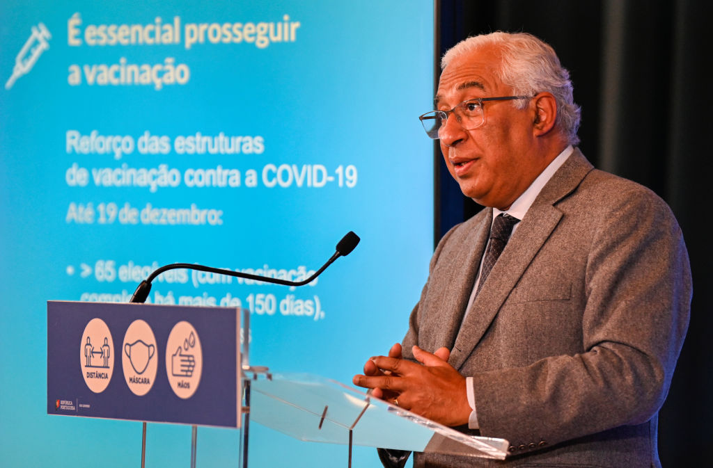 El primer ministro portugués Antonio Costa explica las medidas anticovid