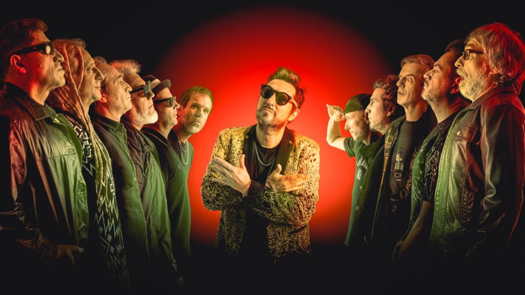 Los Auténticos Decadentes lanzaron su nuevo álbum, el primero de la trilogía "ADN"