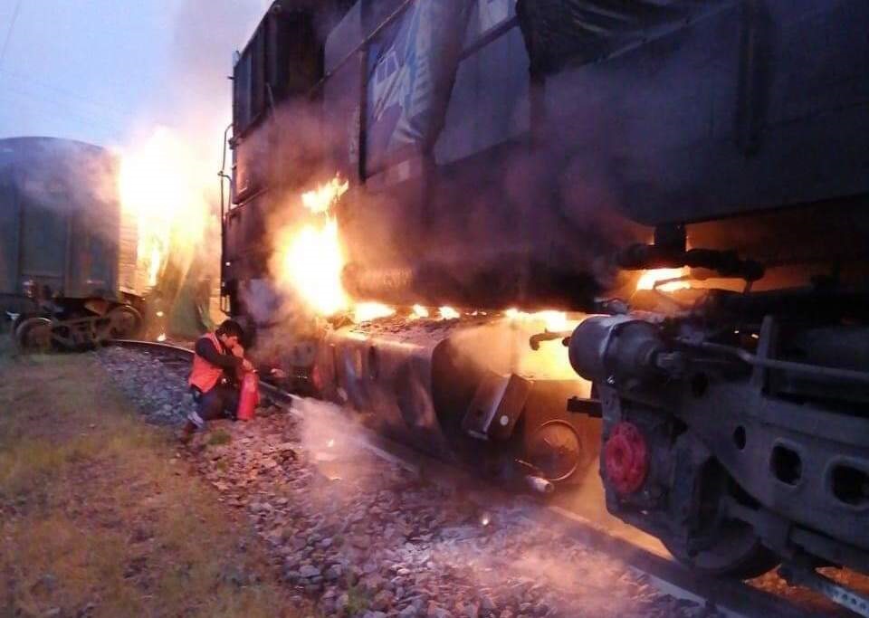 Nuevo ataque en La Araucanía: descarrilaron e incendiaron tren de carga en Victoria