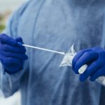Variante ómicron en Chile: contacto estrecho del primer caso dio positivo