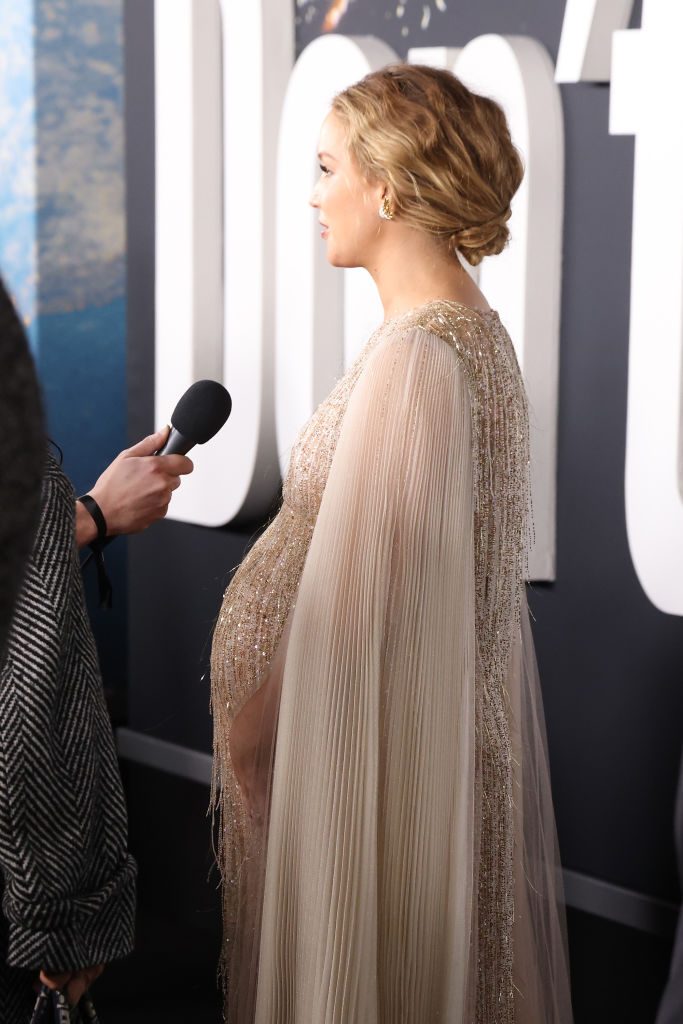 Embarazadísima: Jennifer Lawrence luce su enorme panza en alfombra roja | Getty Images