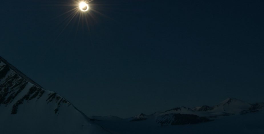 Eclipse solar 2021: así se vivió el fenómeno astronómico desde austral estación científica chilena