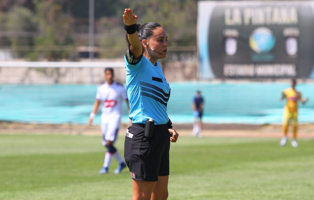María Belén Carvajal será la primera árbitra en la historia que dirigirá un partido oficial del Campeonato Nacional