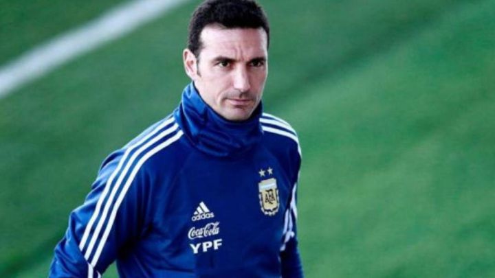 Lionel Scaloni anunció que no viajará al partido ante Chile en Calama debido al covid-19
