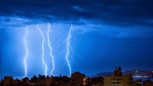 Meteorología emitió aviso de tormentas eléctricas para ocho regiones del país a partir de este miércoles