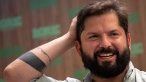 Gabriel Boric en "La Ratonera": se viraliza video del Presidente electo en popular barbería